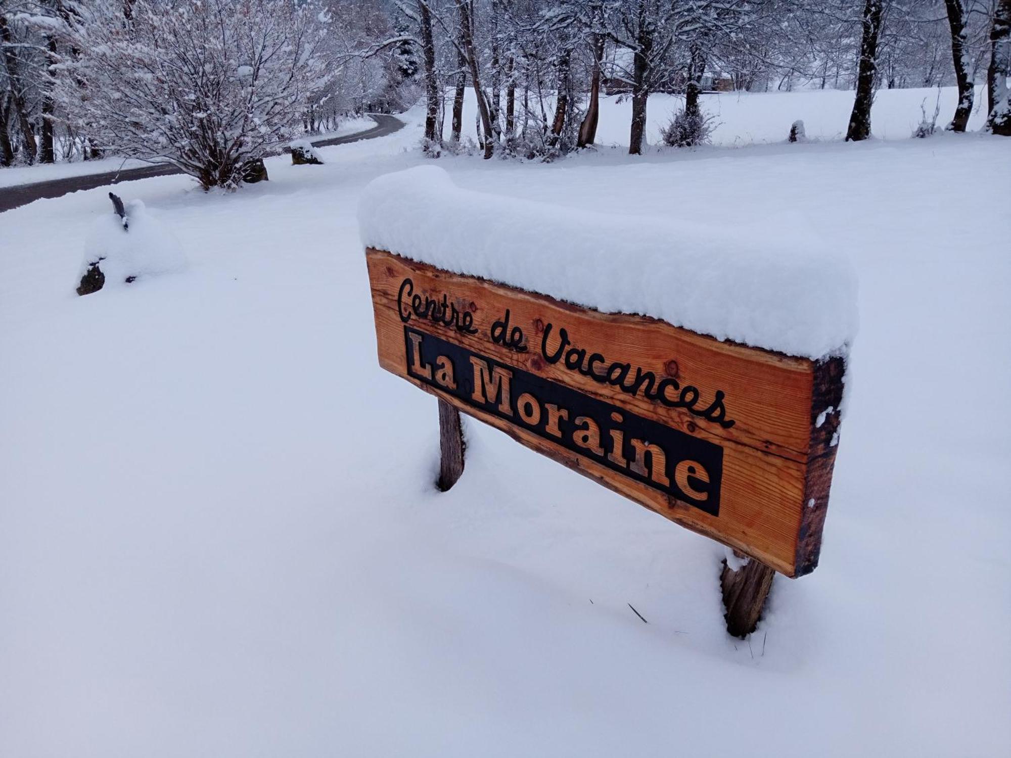 La Moraine Hotel Garin Bagian luar foto