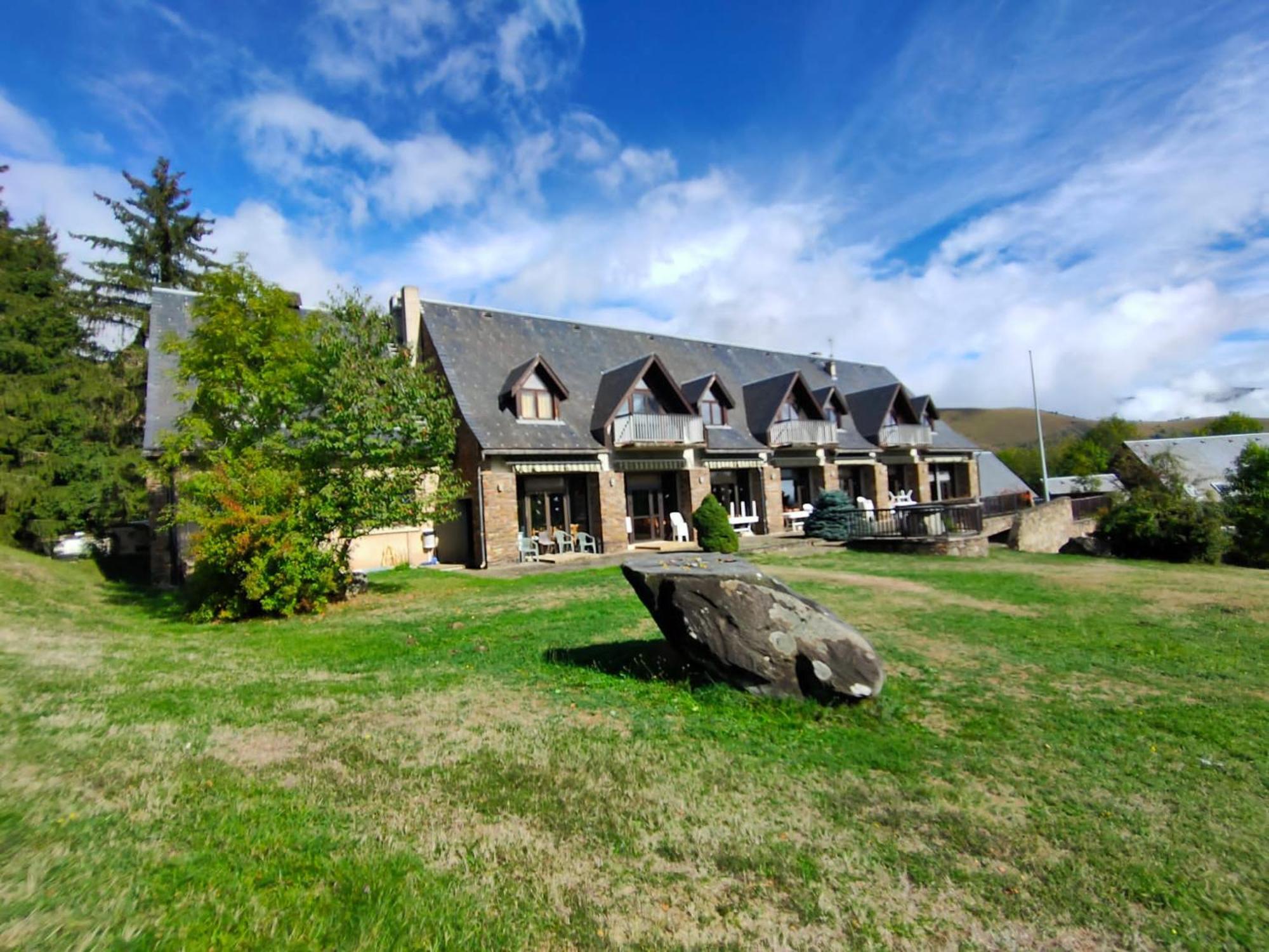 La Moraine Hotel Garin Bagian luar foto
