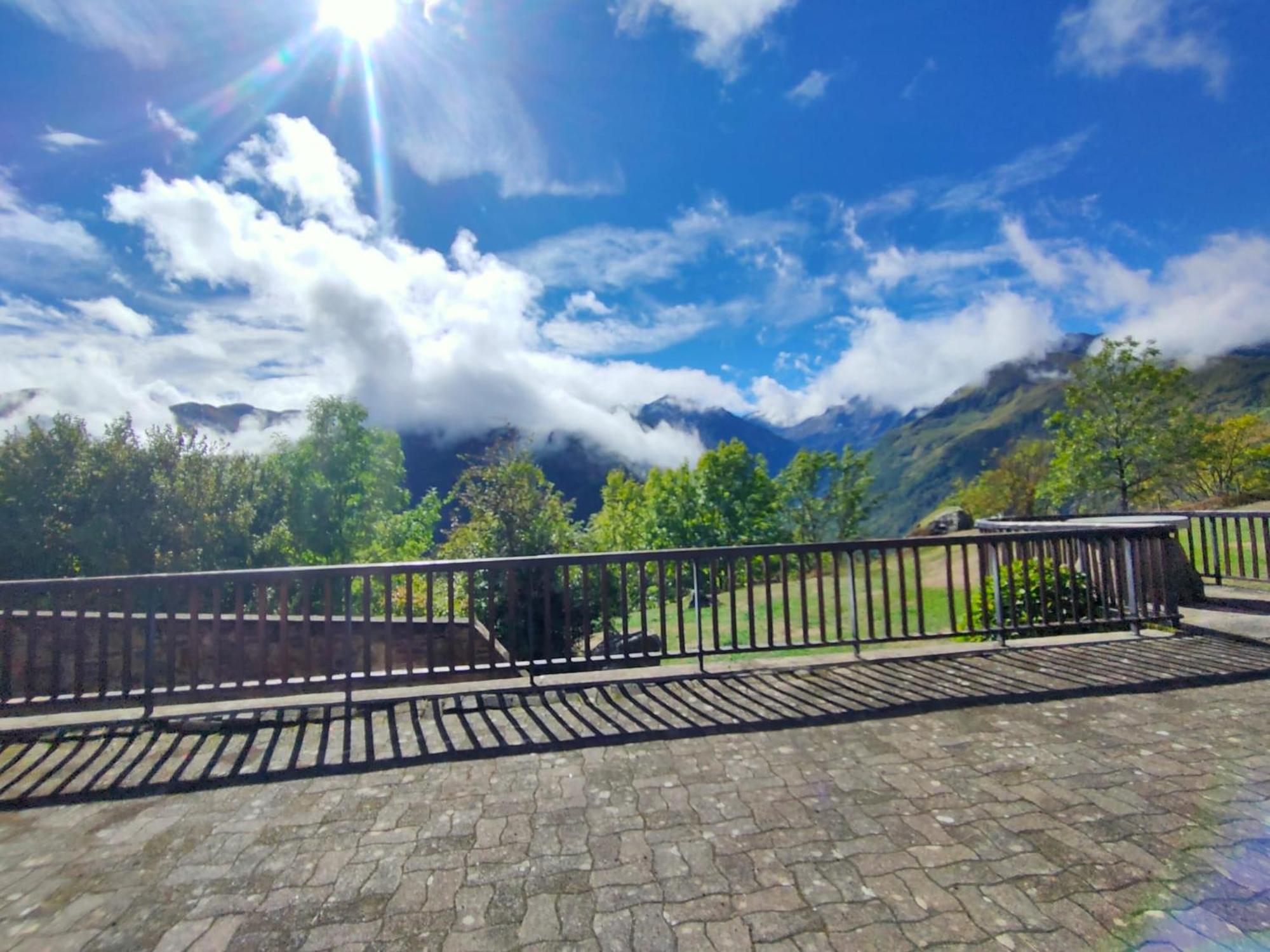 La Moraine Hotel Garin Bagian luar foto